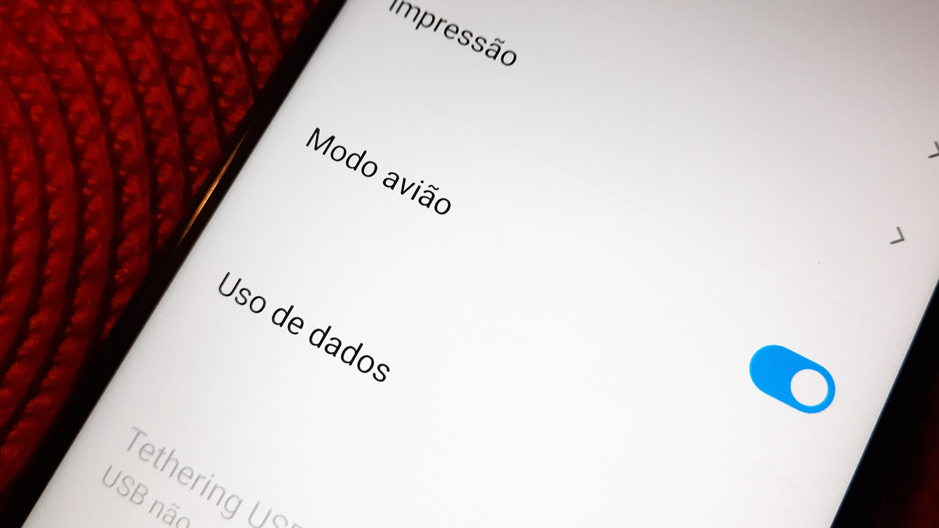 Por que temos de usar o 'modo avião' e voos? Celular interfere mesmo?