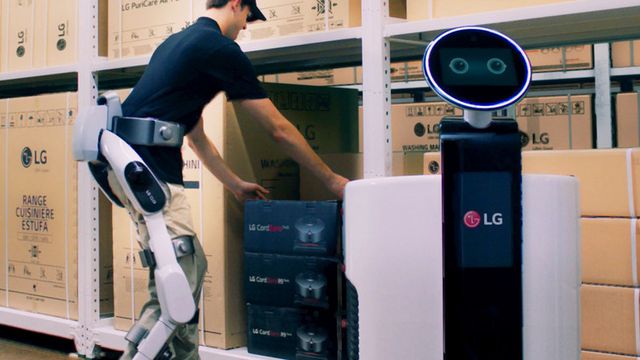 IFA 2018 | Exoesqueleto da LG ajuda a levantar cargas e a trabalhar em equipe