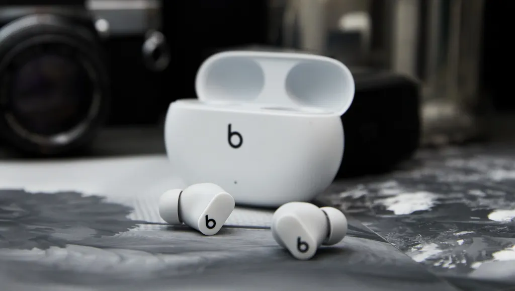 Por enquanto, a Apple não oficializou as novas cores do Beats Studio Buds (Imagem: Divulgação/Beats)