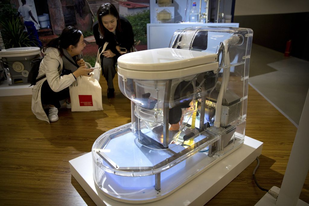 Modelo de sanitário futurista vislumbrado com as tecnologias encabeçadas por Bill Gates (Foto: Reuters)