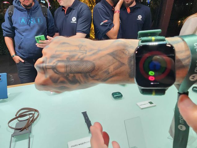 Moto Watch Fit