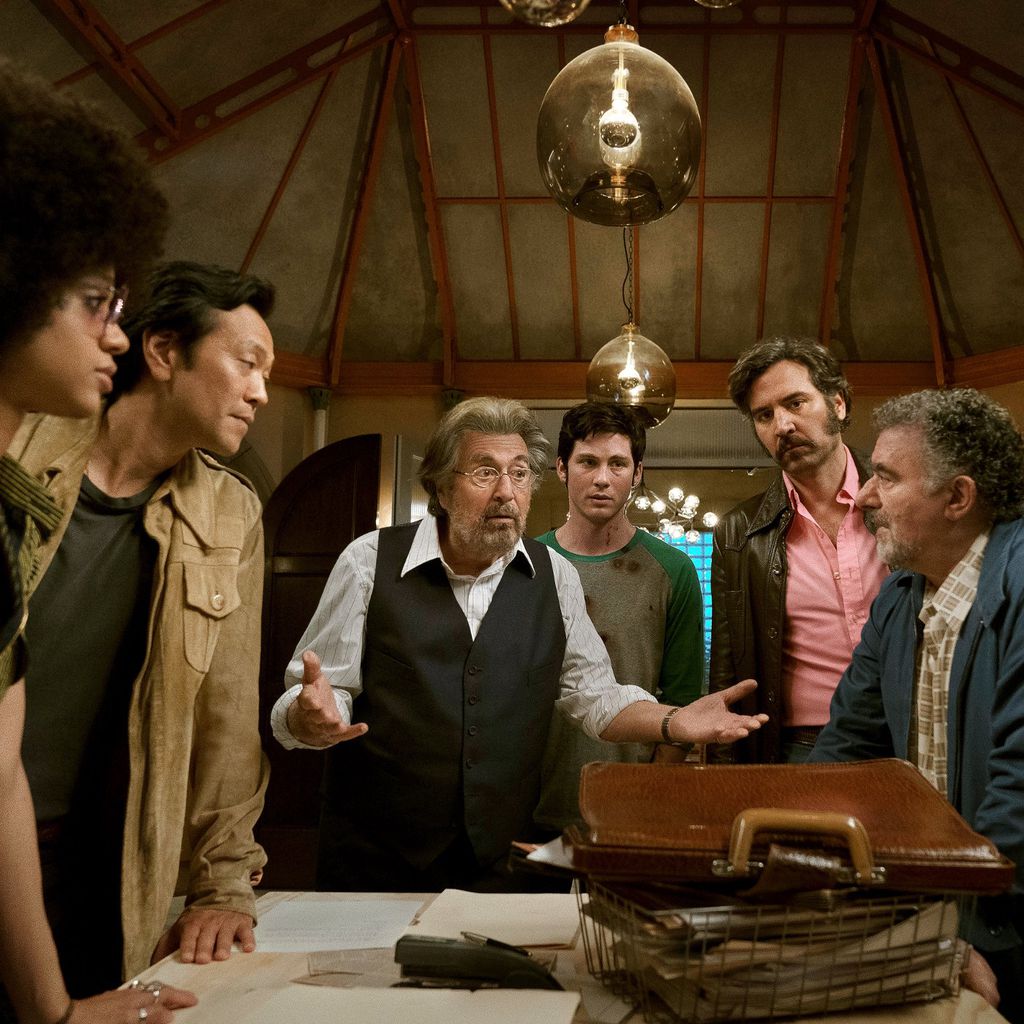 Hunters reúne os premiados Al Pacino e Jordan Peele com Logan Lerman e Jerrika Hinton (Imagem: Amazon)