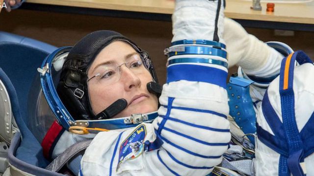 Astronauta da NASA bate recorde como a mulher a passar mais tempo no espaço