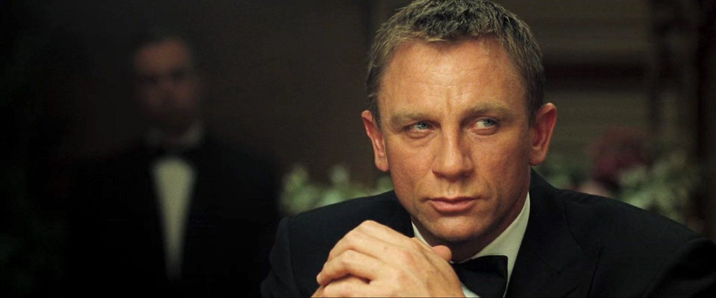 Quando Craig assumiu o título de 007, esbajava todo o charme de um galã de 38 anos no longínquo ano de 2006 (Imagem: Reprodução/MGM)