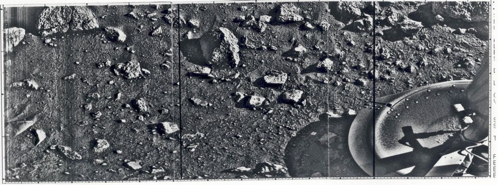 A primeira fotografia tirada na superfície de Marte pela missão Viking, nos anos 1970 (Foto: NASA/ JPL-Caltech)