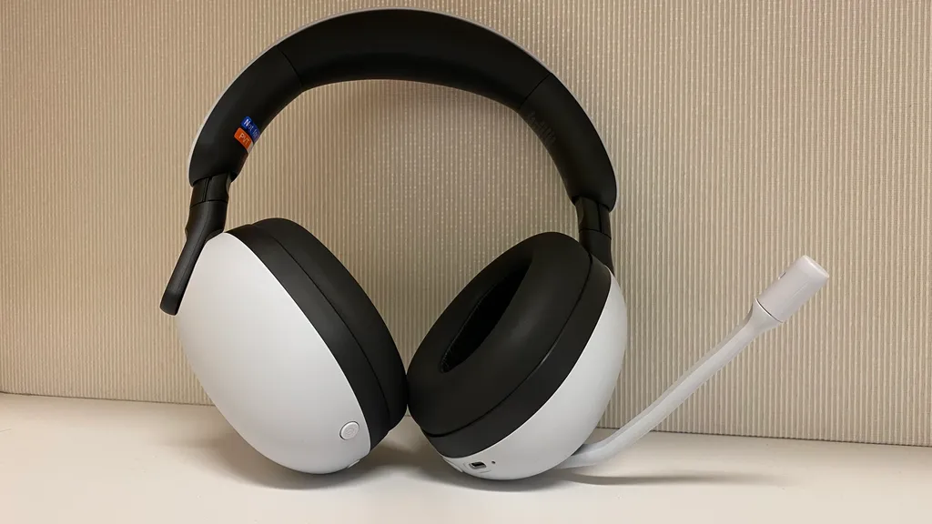 O Inzone H9 é o modelo principal da linha de fones de ouvido gamer da Sony (Imagem: Michelle Ehrhardt/Gizmodo)