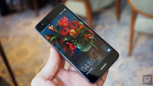 Huawei apresenta seus smartphones intermediários Nova e Nova Plus