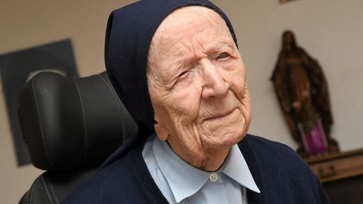 Após passar por duas guerras, freira de 117 anos sobrevive à COVID-19