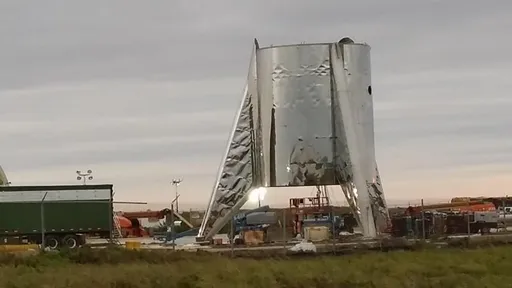 Tempestade arranca metade do novo foguete Starship da SpaceX
