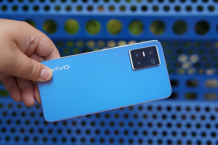 Vivo S10 com traseira fotocrômica