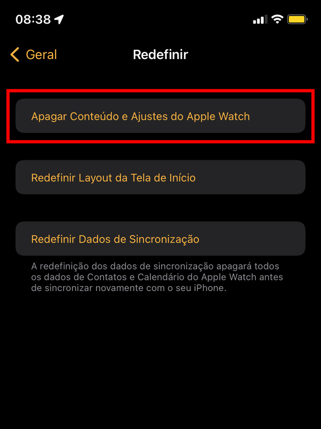 No iPhone, vá em Watch > Geral > Redefinir e confirme a redefinição do aparelho. (Lucas Wetten/Canaltech)