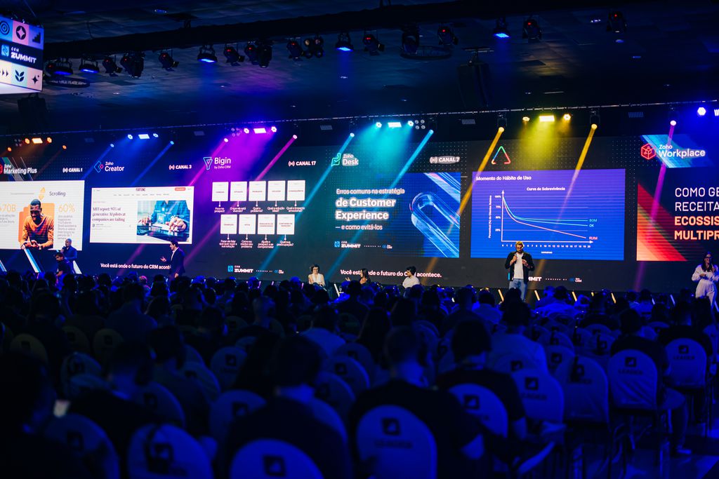 Palco do CRM Zummit com trilhas simultâneas