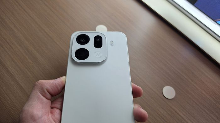 OPPO Find X9 Pro chega ao Brasil com câmera de 200 MP e bateria gigante