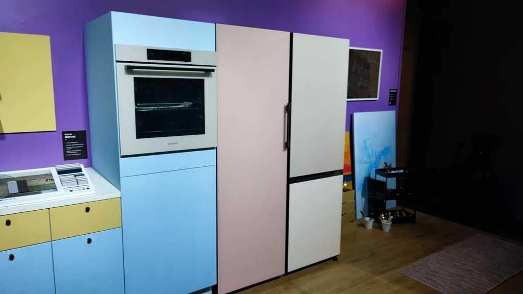 Integrante da linha de luxo da Samsung, a geladeira Bespoke se destaca por ser modular e customizável com diferentes formatos e acabamentos (Imagem: Pedro Cipoli/Canaltech)