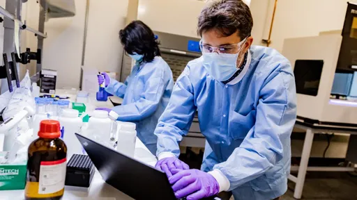 Amazon constroi laboratório para testar seus funcionários contra o coronavírus