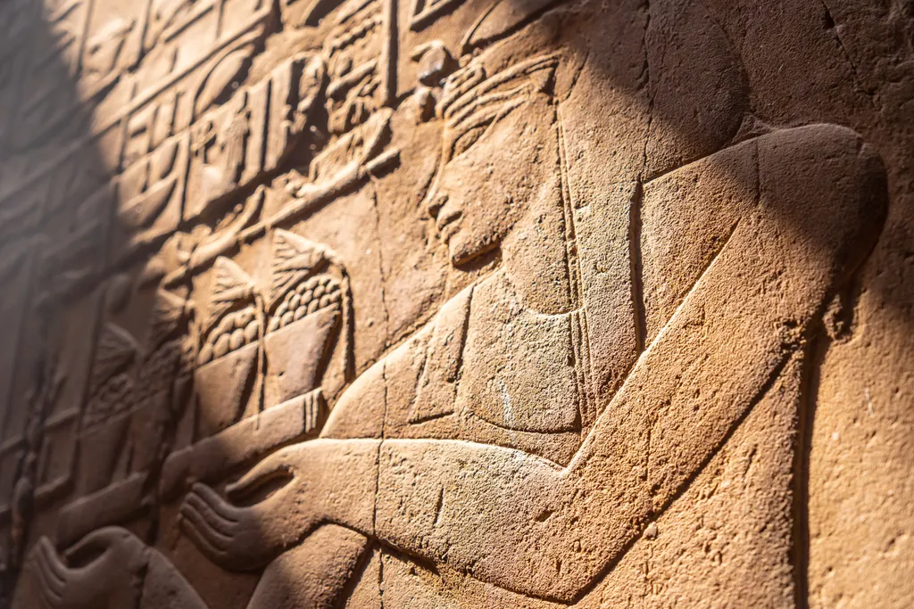 O Egito antigo era famoso pelos seus perfumes, que, segundo relatos, eram muito agradáveis e duravam por vários anos (Imagem: Wirestock/Freepik)