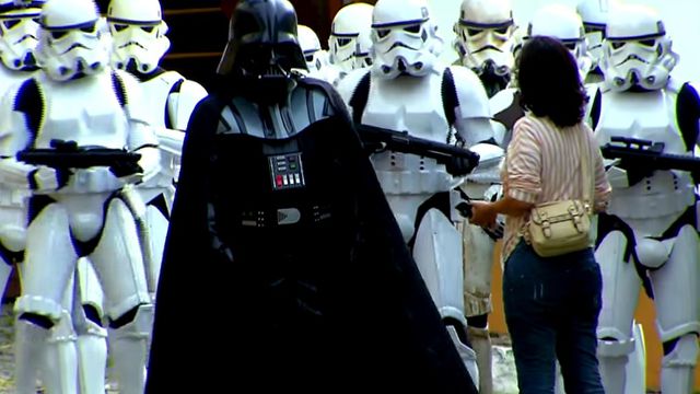 Darth Vader bota as pessoas para correr em nova pegadinha de Silvio Santos