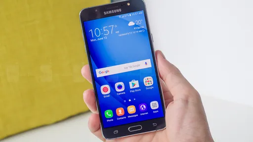 Samsung Galaxy J7 (2017) tem imagens e vídeo vazados na internet