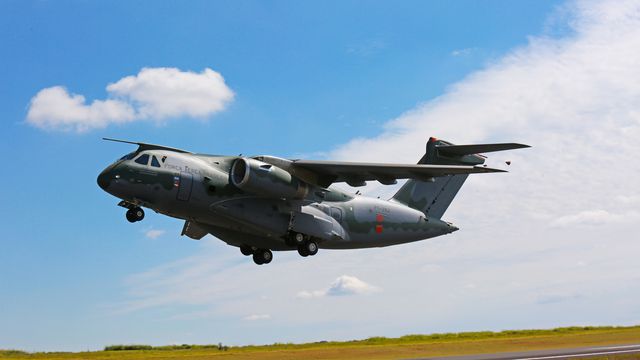 Embraer KC-390  Conheça o avião que vai resgatar brasileiros na Ucrânia -  Canaltech