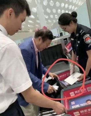 CEO da Huawei é flagrado com um iPad no raio-x do aeroporto