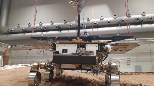 Rover de apoio à missão ExoMars finaliza primeiro teste em simulador de Marte