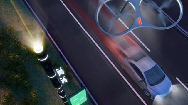 Itália terá rodovia inteligente com postes conectados e drones