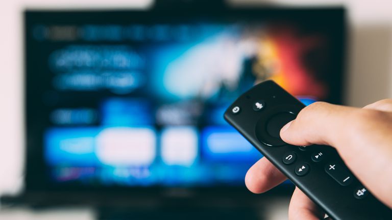 4 aplicativos para assistir a filmes e séries grátis no celular 