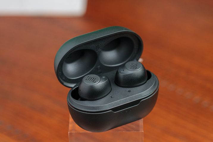 JBL TUNE 115 fones