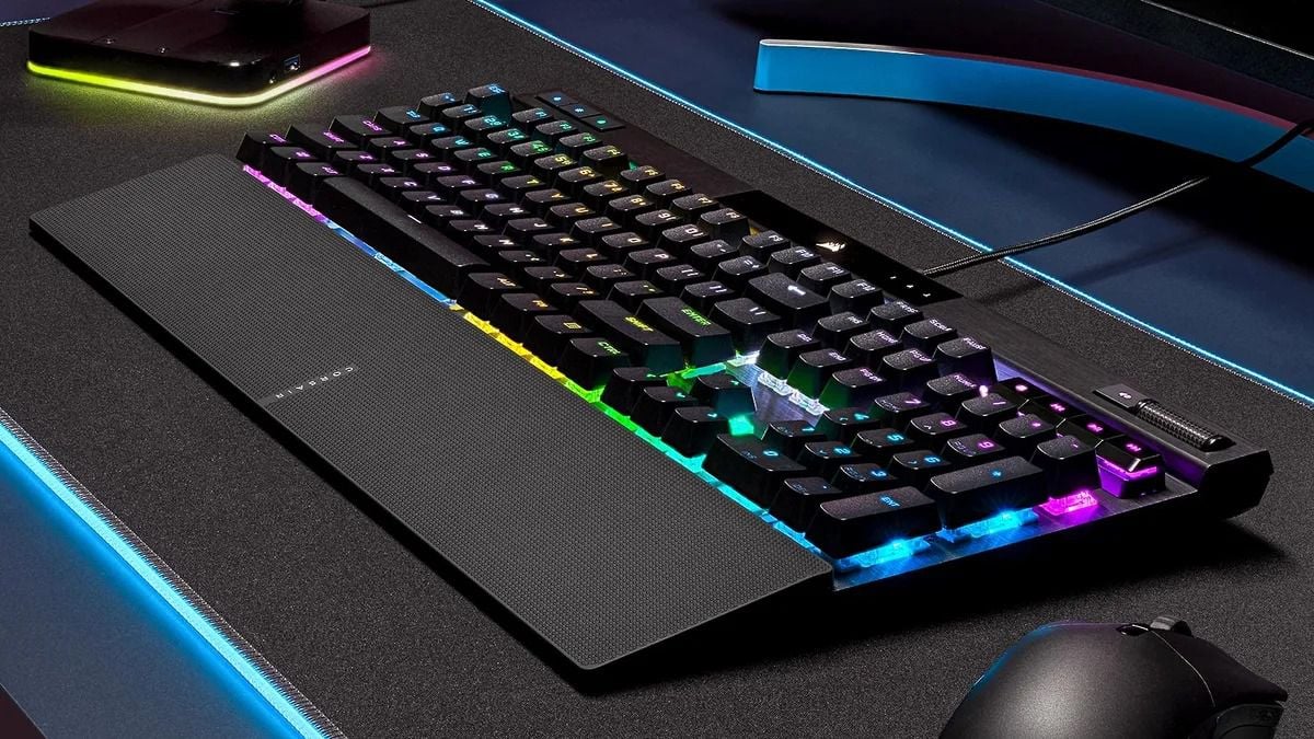 Teclado gamer top de linha: Corsair K70 RGB Pro está em promoção no KaBuM!