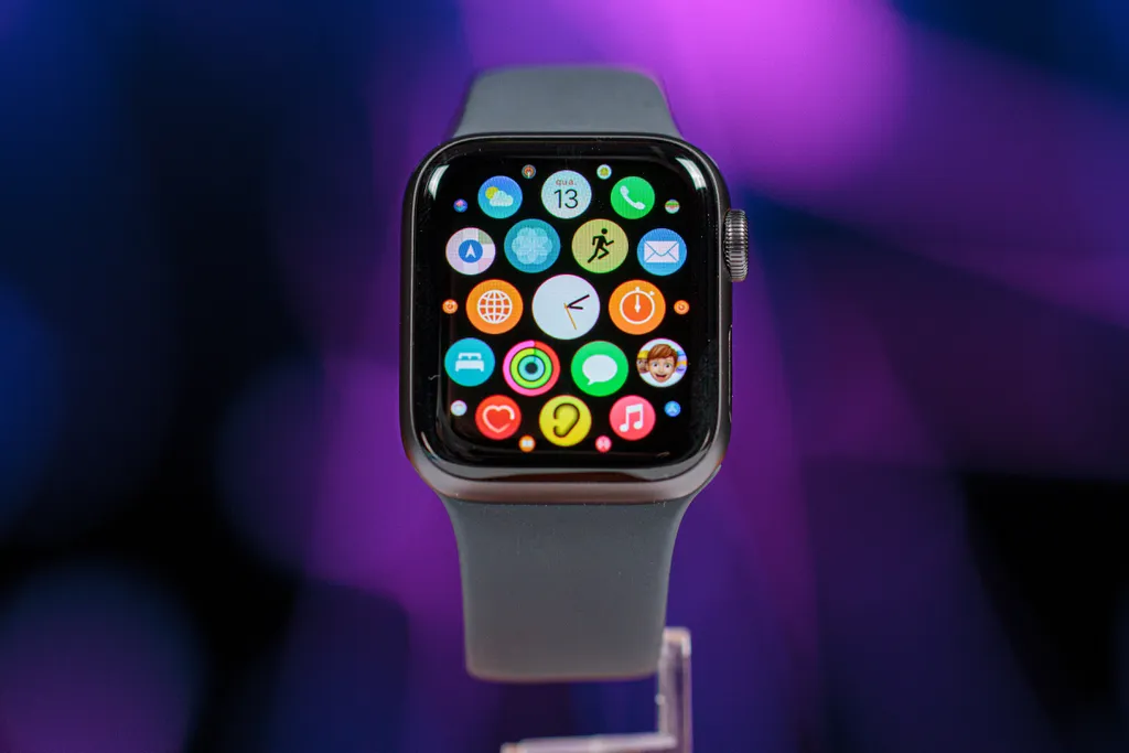 É importante saber a versão do Apple Watch antes de trocar de modelo (Imagem: Ivo Meneghel Jr./ Canaltech)