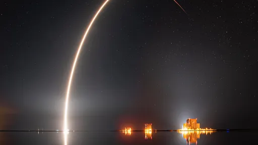 Foguete Falcon 9 lança mais satélites Starlink e alcança recorde de 9 missões