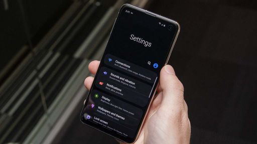 Novo tema escuro do Android 12 não economiza bateria em telas AMOLED