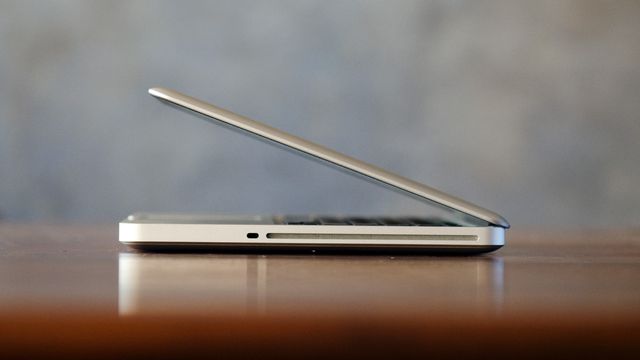 Apple oferece substituição gratuita de bateria em alguns modelos de MacBook Pro