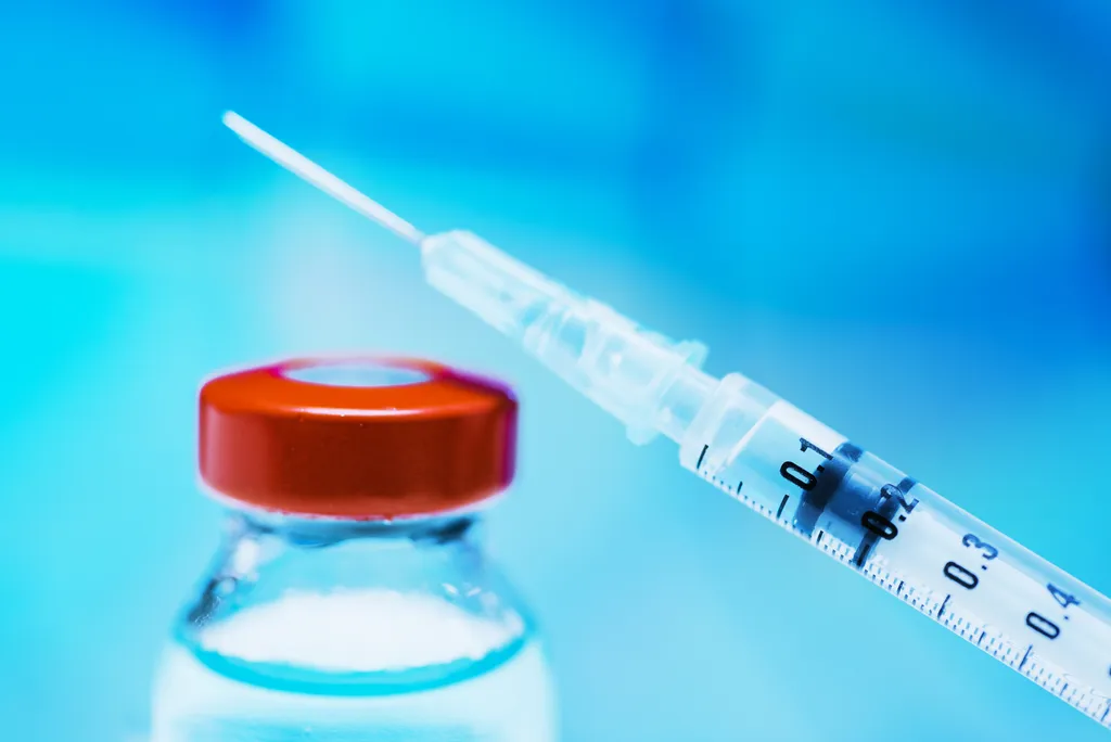Anvisa analisa pedido de autorização de uso da vacina Covovax, produzida pelo Instituto Serum (Imagem: Twenty20photos/Envato Elements)