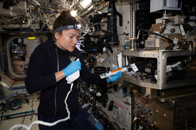 NASA estuda como micróbios circulam e são transmitidos na Terra e no espaço
