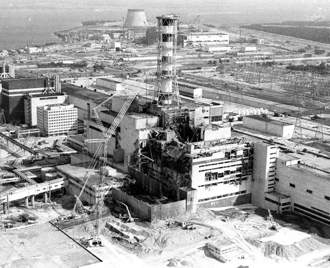 Instalações da usina destruídas após o desastre nuclear ocorrido em 1986 (Imagem: Reprodução/UKRINFORM)