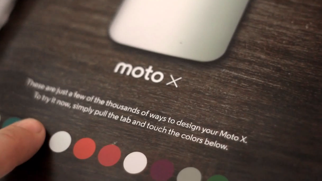 Com LEDs, Motorola faz o Moto X mudar de cor em anúncio de revista nos EUA