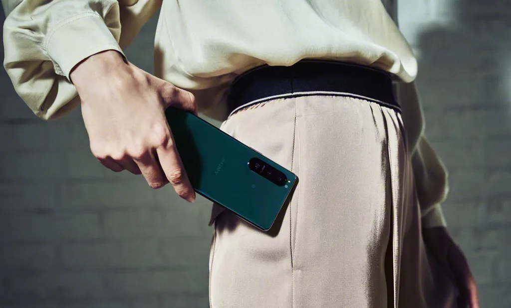 Equipado com Snapdragon 8 Plus Gen 1 e o conjunto de câmeras do antecessor, o novo Xperia 5 IV pode ser ainda mais compacto (Imagem: Divulgação/Sony)