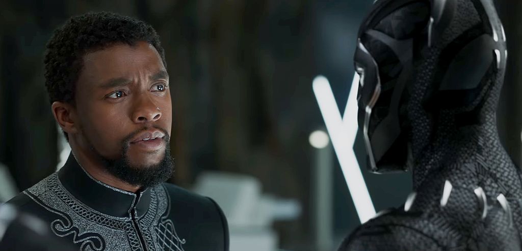 Chadwick Boseman como T'Chala, príncipe de Wakanda e o Pantera Negra