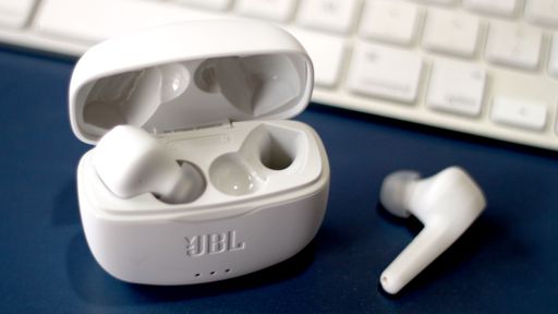 Análise: JBL Tune 215 TWS tem cara de AirPods e versatilidade de Harman