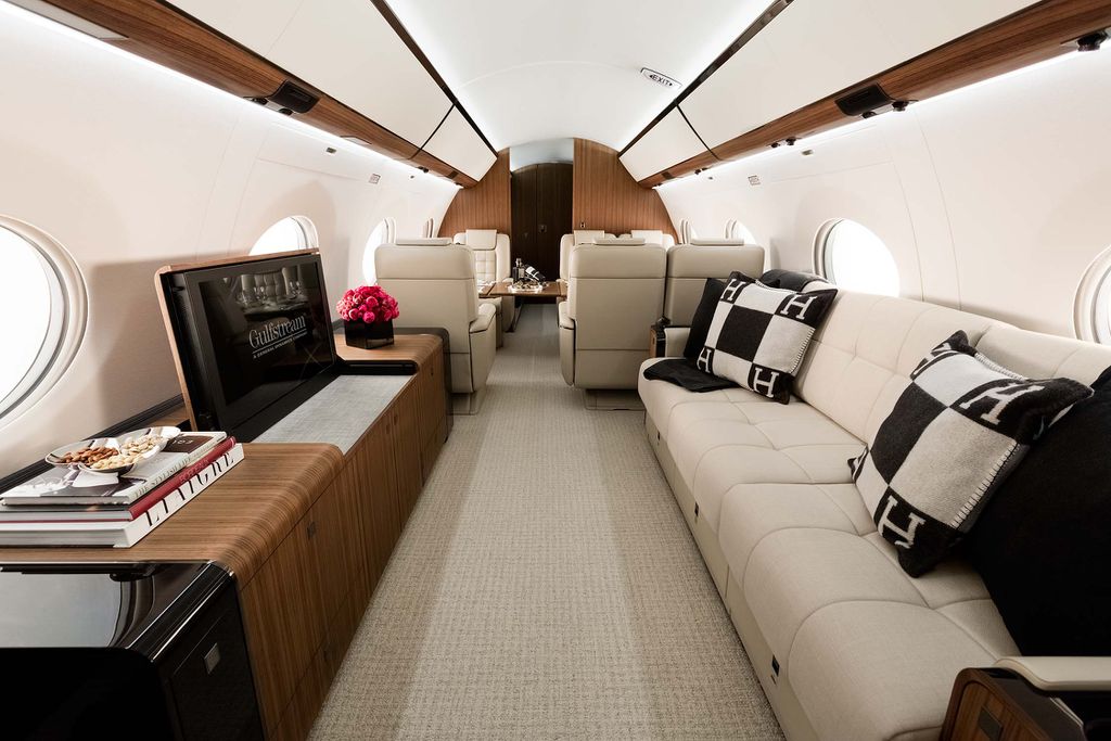 O interior luxuoso de um Gulfstream G650ER (Imagem: Divulgação/ Gulfstream)