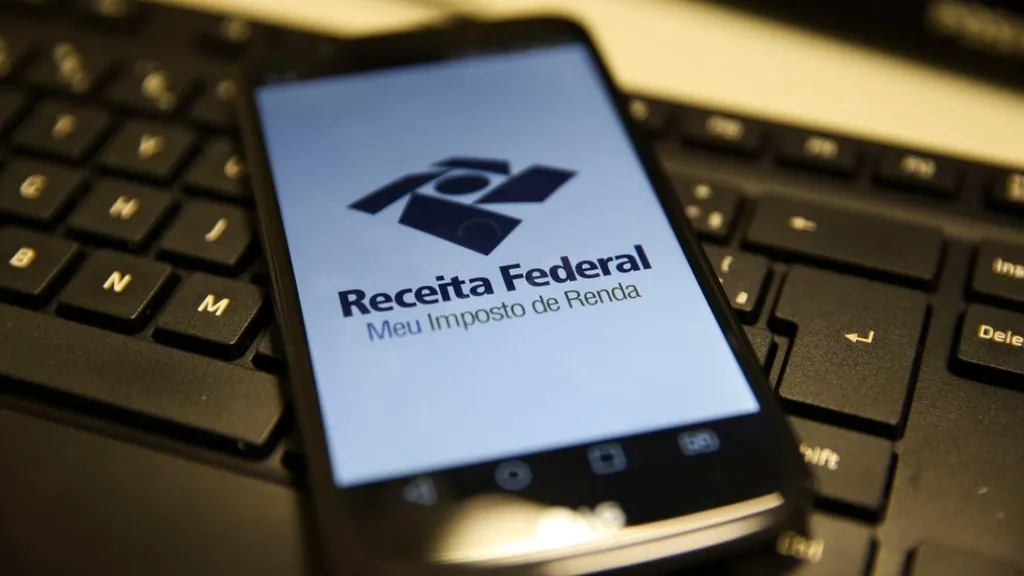 A consulta pode ser realizada pelo aplicativo mobile da Receita Federal, disponível para dispositivos Android e iOS. (Imagem: Marcello Casal Jr/Agência Brasil)