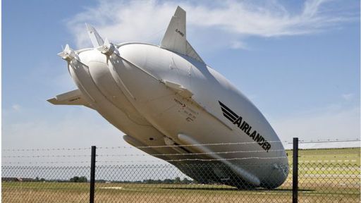 Airlander 10, maior aeronave do mundo, colide durante o pouso