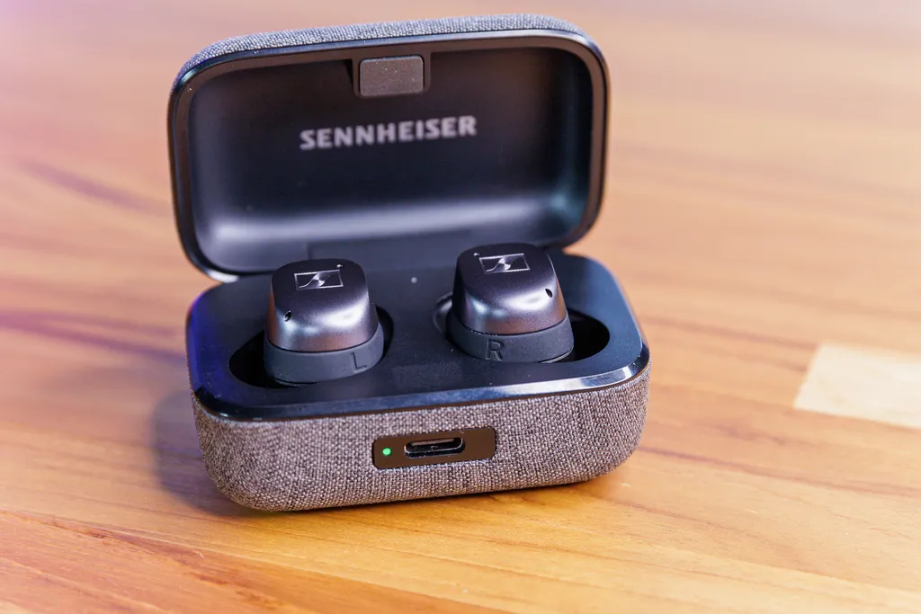 A bateria do Sennheiser Momentum True Wireless 3 dura até 7 horas (Imagem: Ivo/Canaltech)