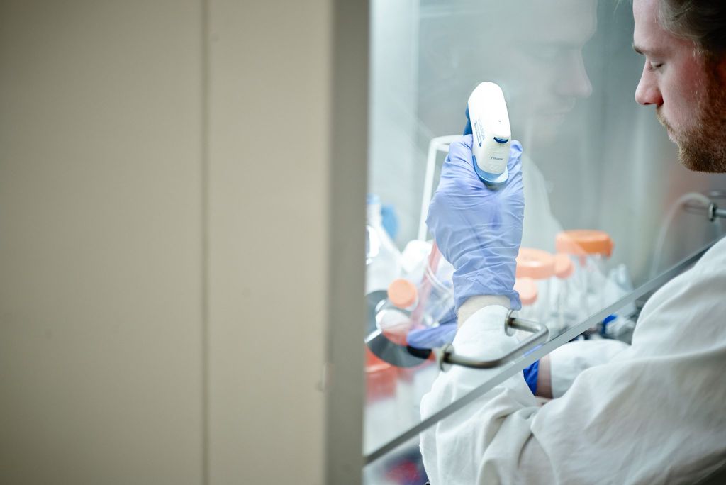 Laboratórios que estudam patógenos pouco conhecidos têm diferentes níveis de segurança para evitar contaminações (Foto: reprodução/ Meatable)