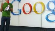 Larry Page é flagrado usando os óculos do Google