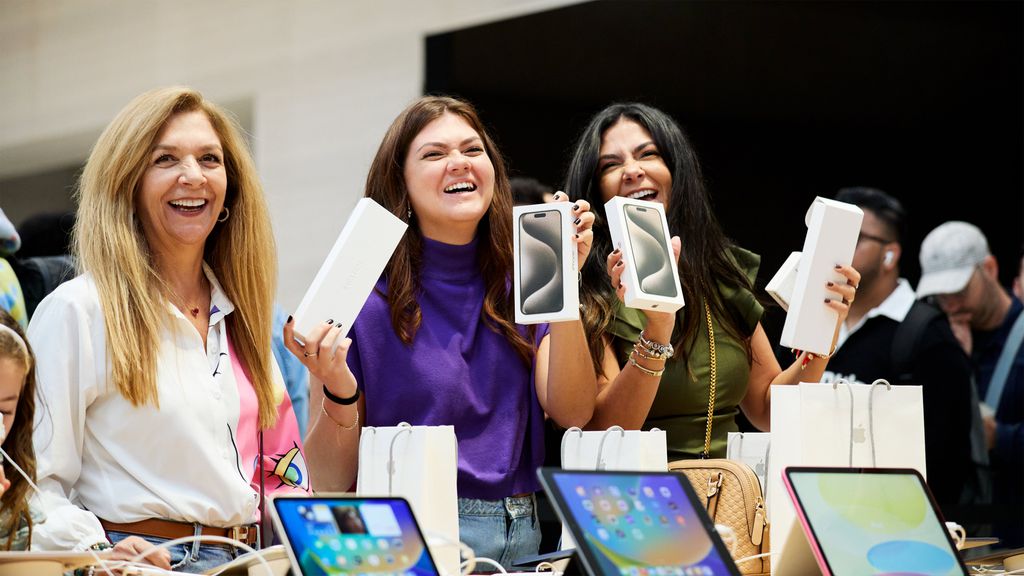Apple acredita que seu primeiro smartphone dobrável irá vender mais que todos os dobráveis vendidos em 2023 (Imagem: Reprodução/Apple)
