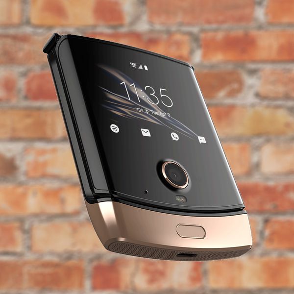 Evan Blass mostra imagens do Motorola Razr 2019 dourado - Canaltech