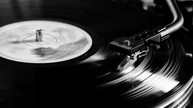 Receita de Vinil e CD ultrapassa a de downloads digitais de música nos EUA
