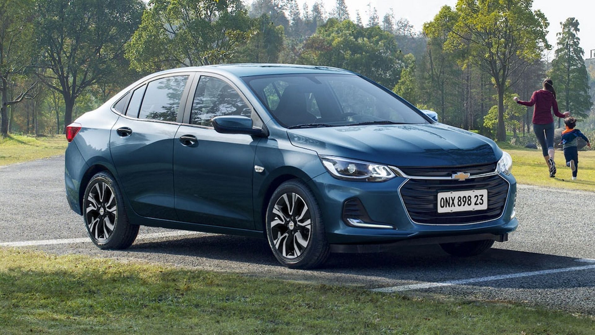 Carros na Web  Comparativo entre Chevrolet Onix e Chevrolet Onix